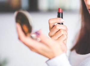 Soñar con lápiz labial – significado y simbolismo